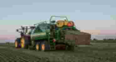   New Deere Large Square Balers offer more productivity-boosting features 