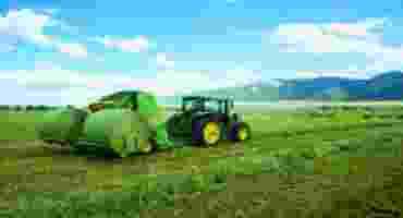 New Deere 0 Series Round Balers & Plus2 Round Bale Accumulators available for 2018 hay season
