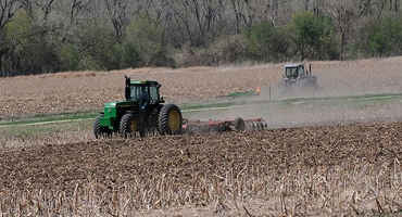 Herbicide-Resistant Weeds have some Producers again Considering Tillage