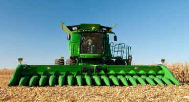 A Closer Look at a Few John Deere Folding Corn Head Options