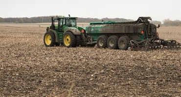 Applying Manure in Unfavorable Conditions