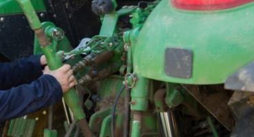 John Deere to provide additional support for farmers wanting to repair their own vehicles