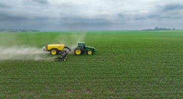 Fertilizer emission reductions must remain voluntary in Canada