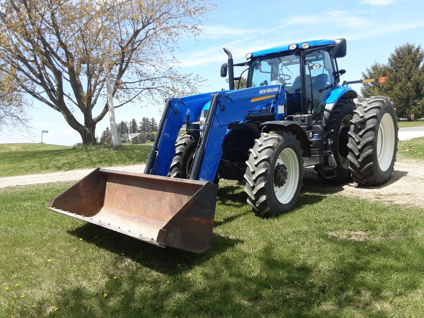 2013 New Holland tractor