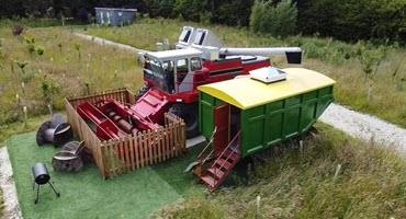 Massey Ferguson combine hotel