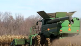 Corn Harvest 2020 | John Deere S680 Combine Harvesting Corn