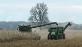 Corn Harvest 2020 | John Deere S670 Combine Harvesting Corn