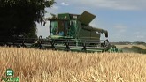 John Deere S690i Harvesting Barley
