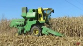 JOHN DEERE 105 Combine Harvesting Corn