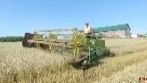 JOHN DEERE 9550 Combine Harvesting Rye