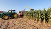 JOHN DEERE 9500i Forage Harvester Chopping Corn