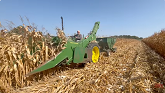 JOHN DEERE 237 Corn Picker