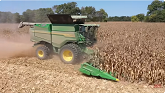 JOHN DEERE S7 800 Combine Harvesting Corn