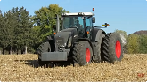 FENDT 933 Vario Tractor Working on F...