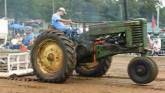 John Deere 2 Cylinder Tractor Pull