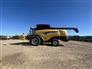 New Holland 2013 CX8090 Combines