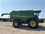 John Deere 2017 S690 Combines
