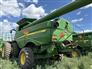 John Deere 2015 S670 Combines