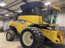 New Holland 2014 CR8090 Combines