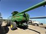 John Deere 2015 S680 Combines