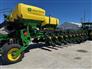 John Deere 2024 1775NT Planters