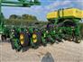 John Deere 2022 1775NT Planters