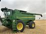 John Deere 2016 S690 Combines
