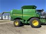 John Deere 2015 S680 Combines