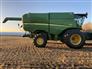 John Deere 2013 S680 Combines