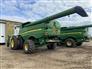 John Deere 2014 S680 Combines