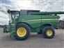 John Deere 2015 S690 Combines