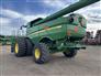 John Deere 2015 S690 Combines