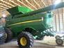 John Deere 2020 S790 Combines