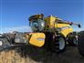 New Holland 2020 CR8.90 Combines