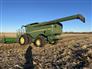 John Deere 2015 S670 Combines