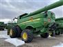 John Deere 2015 S680 Combines