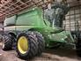 John Deere 2014 S680 Combines