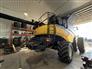 New Holland 2017 CR10.90Z Combines