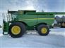 John Deere 2013 S680 Combines