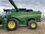 John Deere 2017 S690 Combines