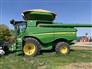 John Deere 2017 S690 Combines