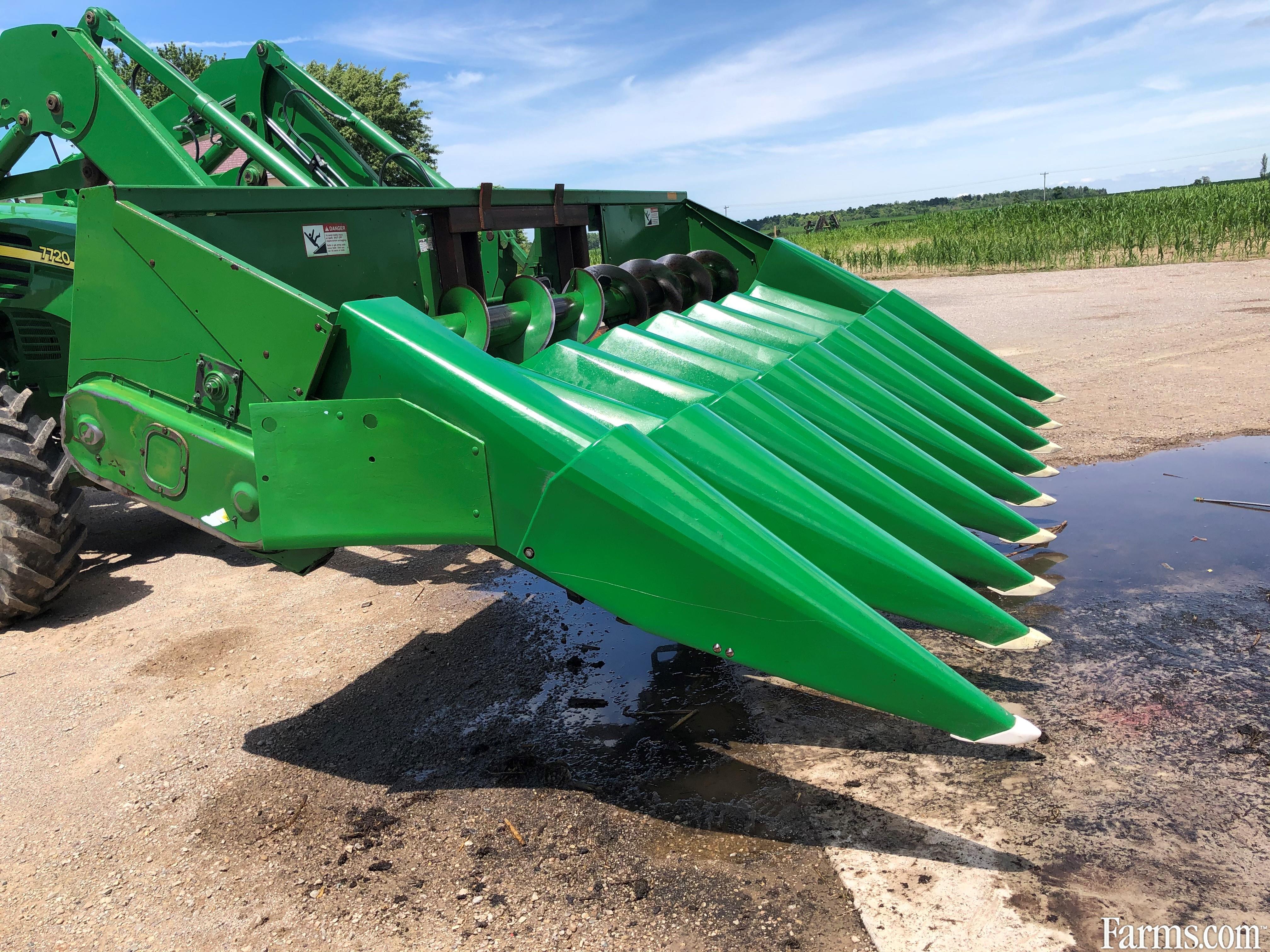 JOHN DEERE CORN HEAD for Sale