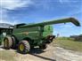 John Deere 2013 S680 Combines