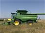 John Deere 2013 S690 Combines