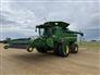 John Deere 2013 S690 Combines