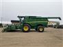 John Deere 2013 S680 Combines
