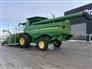 John Deere 2012 S670 Combines