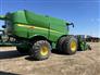 John Deere 2012 S690 Combines
