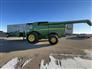 John Deere 2015 S680 Combines