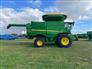 John Deere 2017 S690 Combines